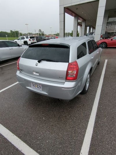 2005 Dodge Magnum SE