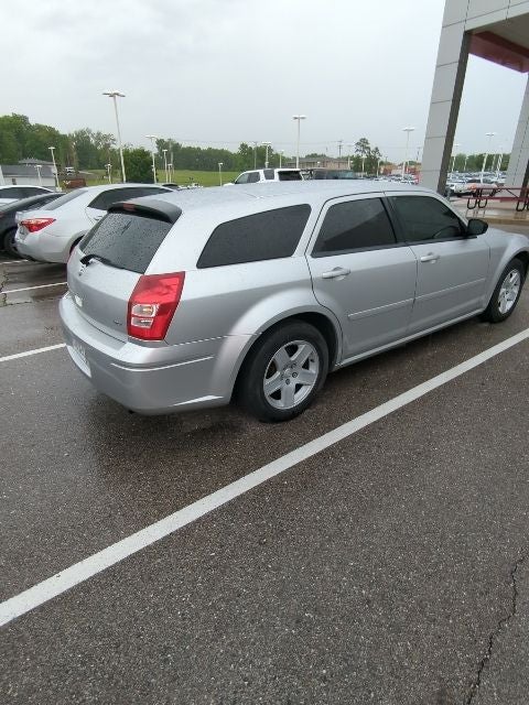 2005 Dodge Magnum SE