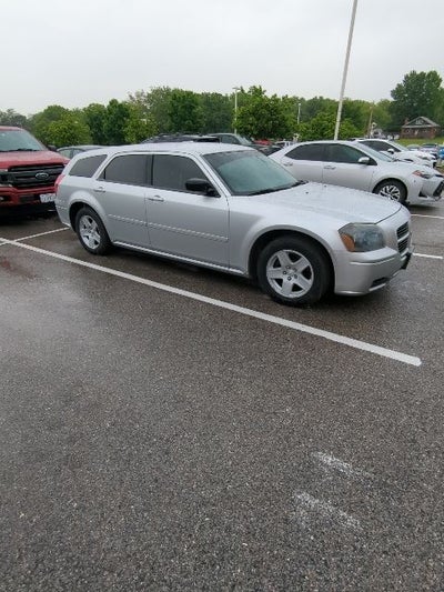 2005 Dodge Magnum SE