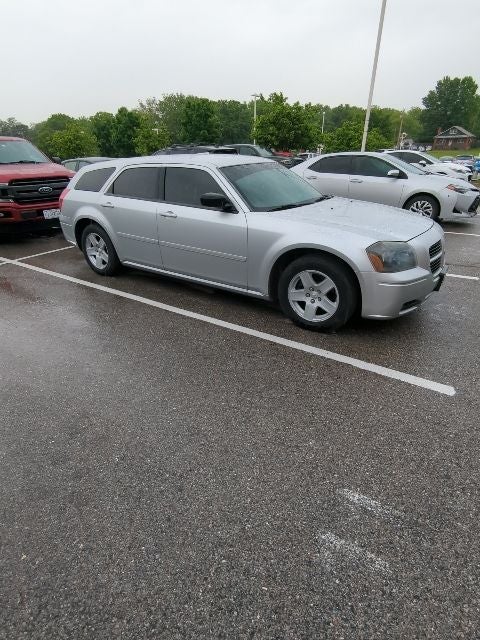 2005 Dodge Magnum SE