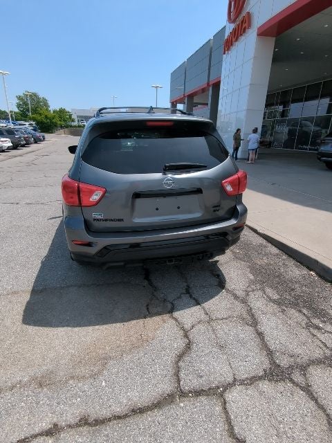 2019 Nissan Pathfinder Base