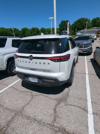 2023 Nissan Pathfinder SV