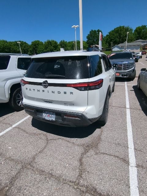 2023 Nissan Pathfinder SV
