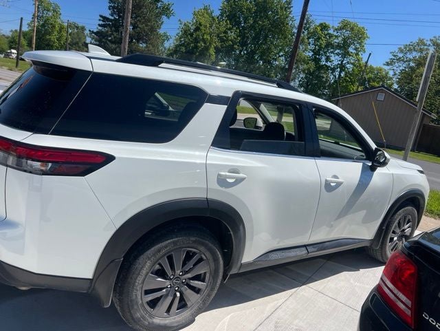 2023 Nissan Pathfinder SV