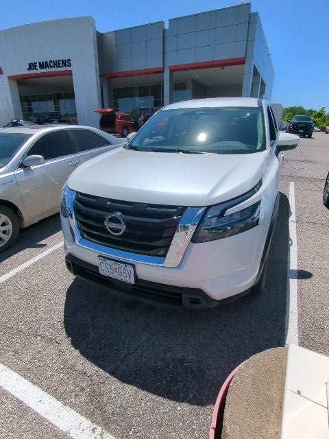 2023 Nissan Pathfinder SV