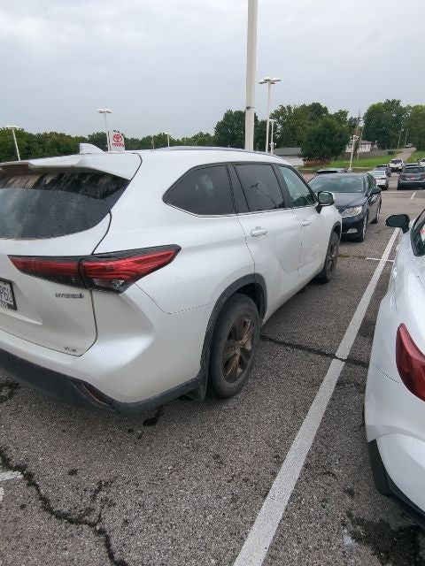 2023 Toyota Highlander Hybrid Bronze Edition