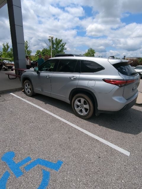 2022 Toyota Highlander LE