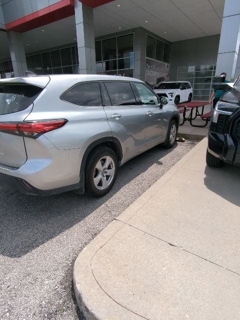 2022 Toyota Highlander LE