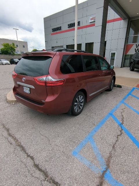 2020 Toyota Sienna Limited 7 Passenger
