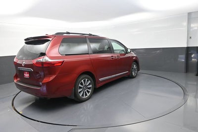 2020 Toyota Sienna Limited 7 Passenger