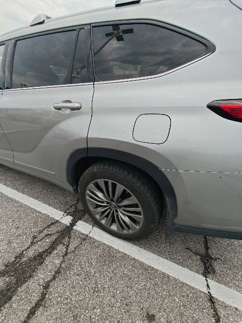 2021 Toyota Highlander Hybrid Platinum
