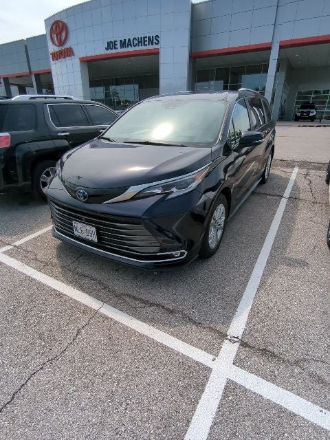 2022 Toyota Sienna Platinum 7 Passenger