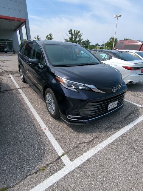 2022 Toyota Sienna Platinum 7 Passenger