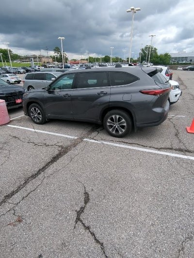 2022 Toyota Highlander Hybrid XLE
