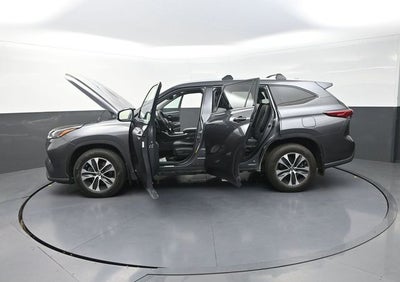 2022 Toyota Highlander Hybrid XLE