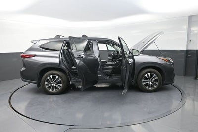 2022 Toyota Highlander Hybrid XLE