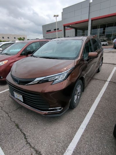 2022 Toyota Sienna XLE 7 Passenger