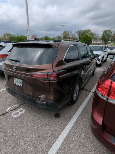 2022 Toyota Sienna XLE 7 Passenger