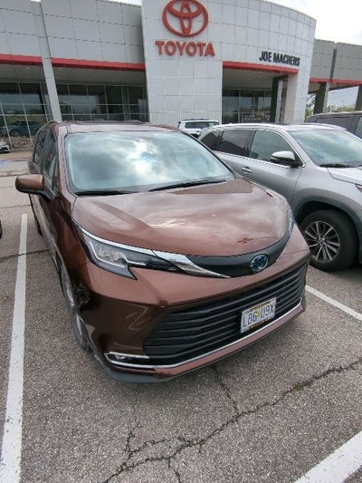 2022 Toyota Sienna XLE 7 Passenger