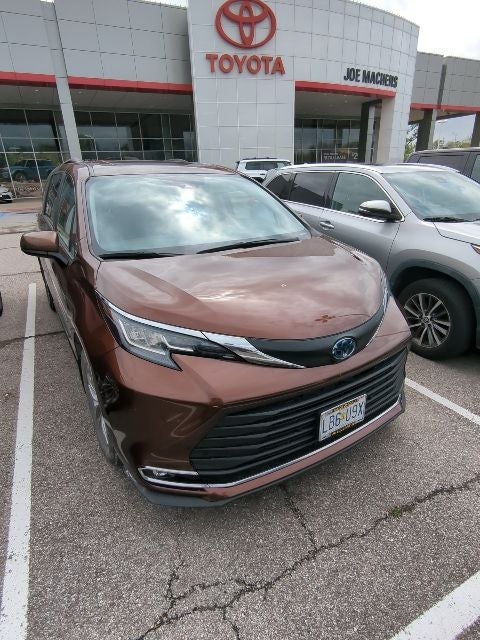 2022 Toyota Sienna XLE 7 Passenger