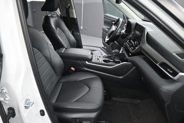 2025 Toyota Highlander XLE