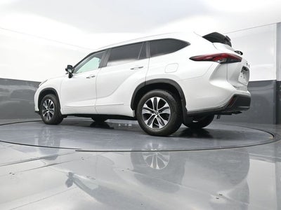 2025 Toyota Highlander XLE