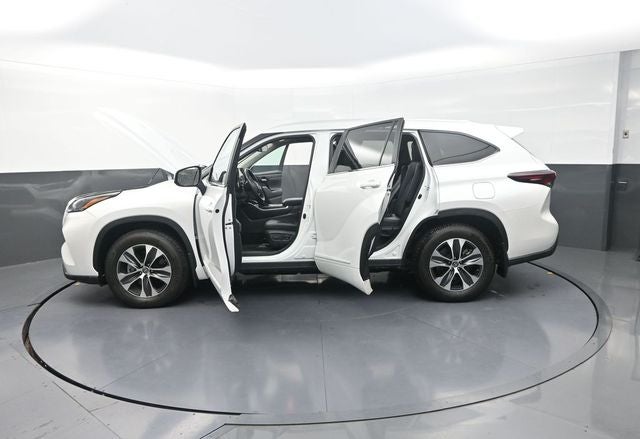 2025 Toyota Highlander XLE