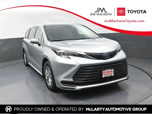 2025 Toyota Sienna LE 8 Passenger