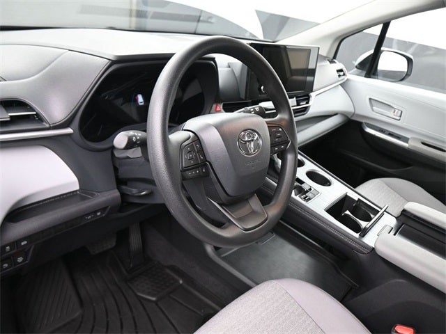 2025 Toyota Sienna LE 8 Passenger