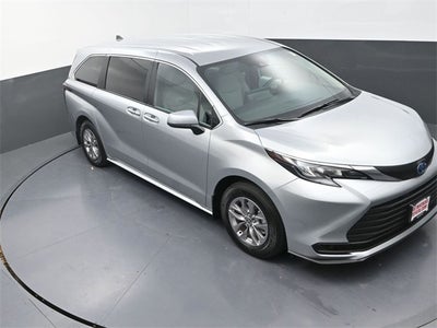 2025 Toyota Sienna LE 8 Passenger
