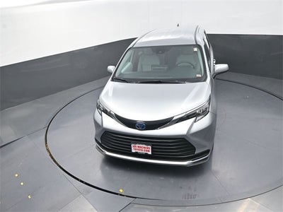 2025 Toyota Sienna LE 8 Passenger