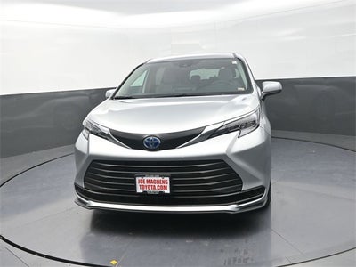 2025 Toyota Sienna LE 8 Passenger