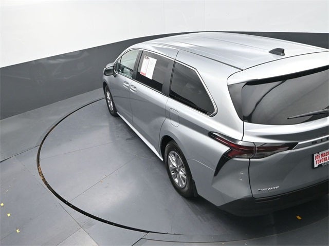 2025 Toyota Sienna LE 8 Passenger