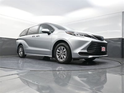 2025 Toyota Sienna LE 8 Passenger