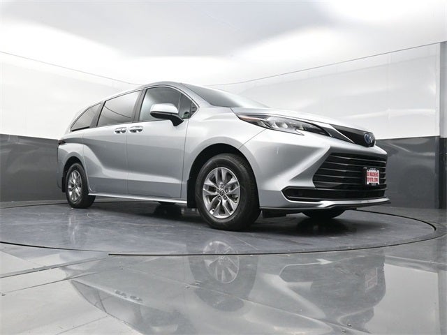 2025 Toyota Sienna LE 8 Passenger