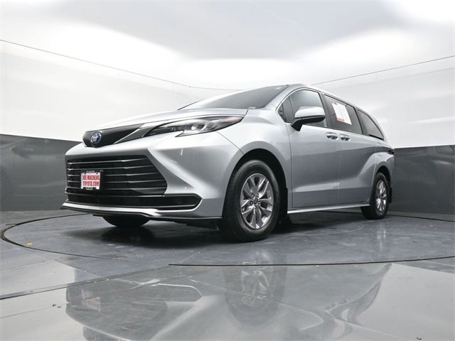 2025 Toyota Sienna LE 8 Passenger
