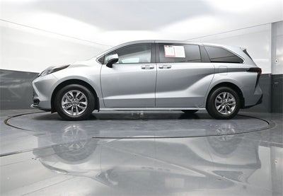 2025 Toyota Sienna LE 8 Passenger