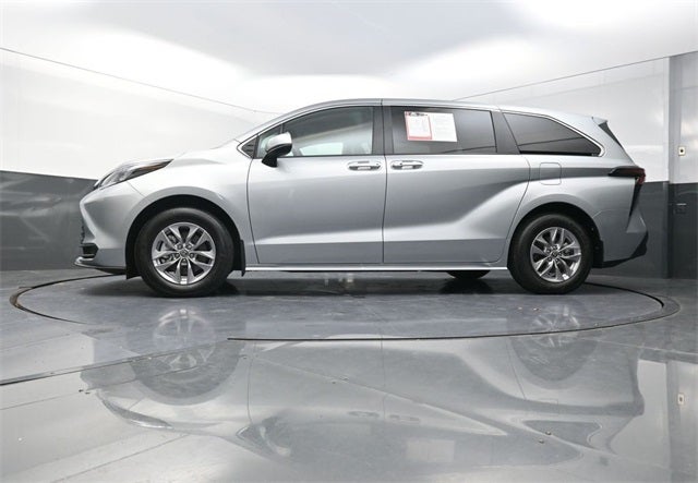 2025 Toyota Sienna LE 8 Passenger