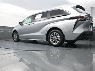 2025 Toyota Sienna LE 8 Passenger