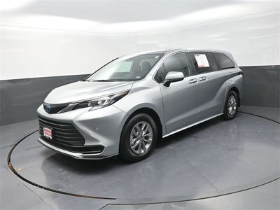 2025 Toyota Sienna LE 8 Passenger