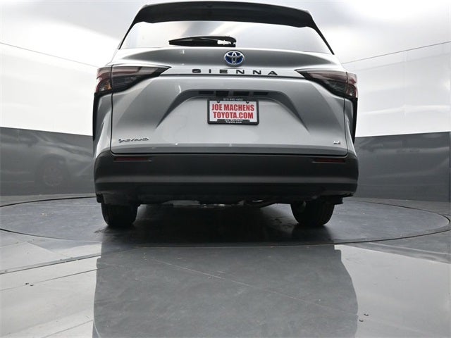 2025 Toyota Sienna LE 8 Passenger