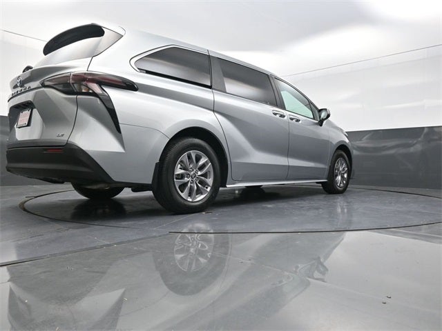 2025 Toyota Sienna LE 8 Passenger