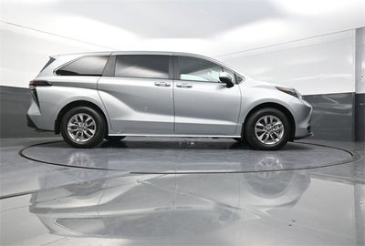 2025 Toyota Sienna LE 8 Passenger