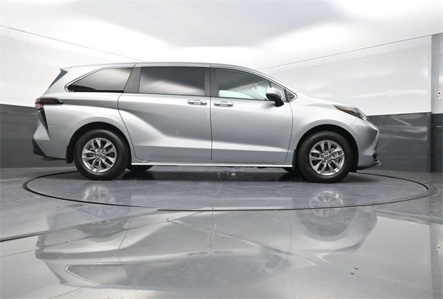 2025 Toyota Sienna LE 8 Passenger