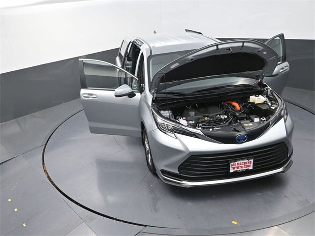 2025 Toyota Sienna LE 8 Passenger