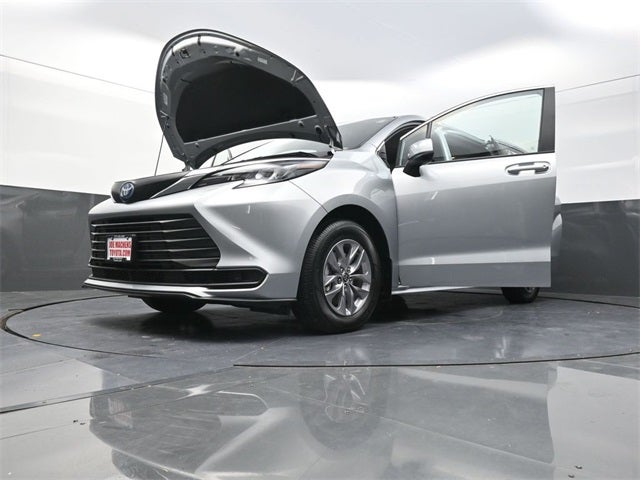 2025 Toyota Sienna LE 8 Passenger