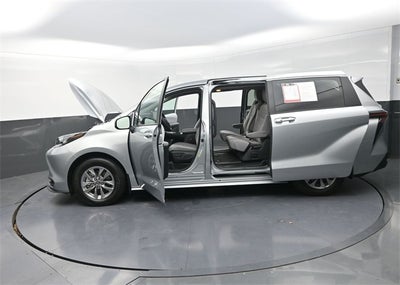 2025 Toyota Sienna LE 8 Passenger
