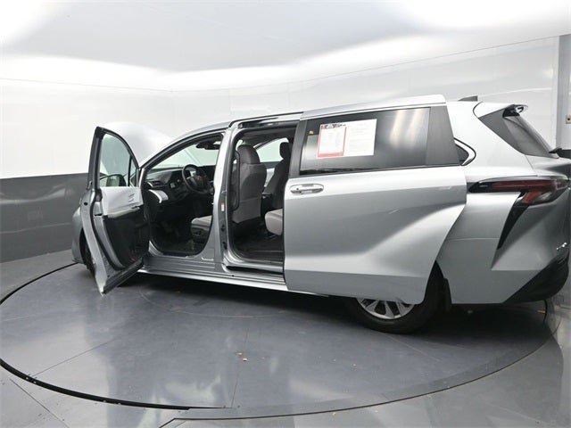 2025 Toyota Sienna LE 8 Passenger
