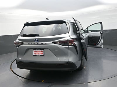 2025 Toyota Sienna LE 8 Passenger