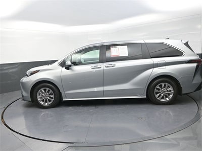 2025 Toyota Sienna LE 8 Passenger
